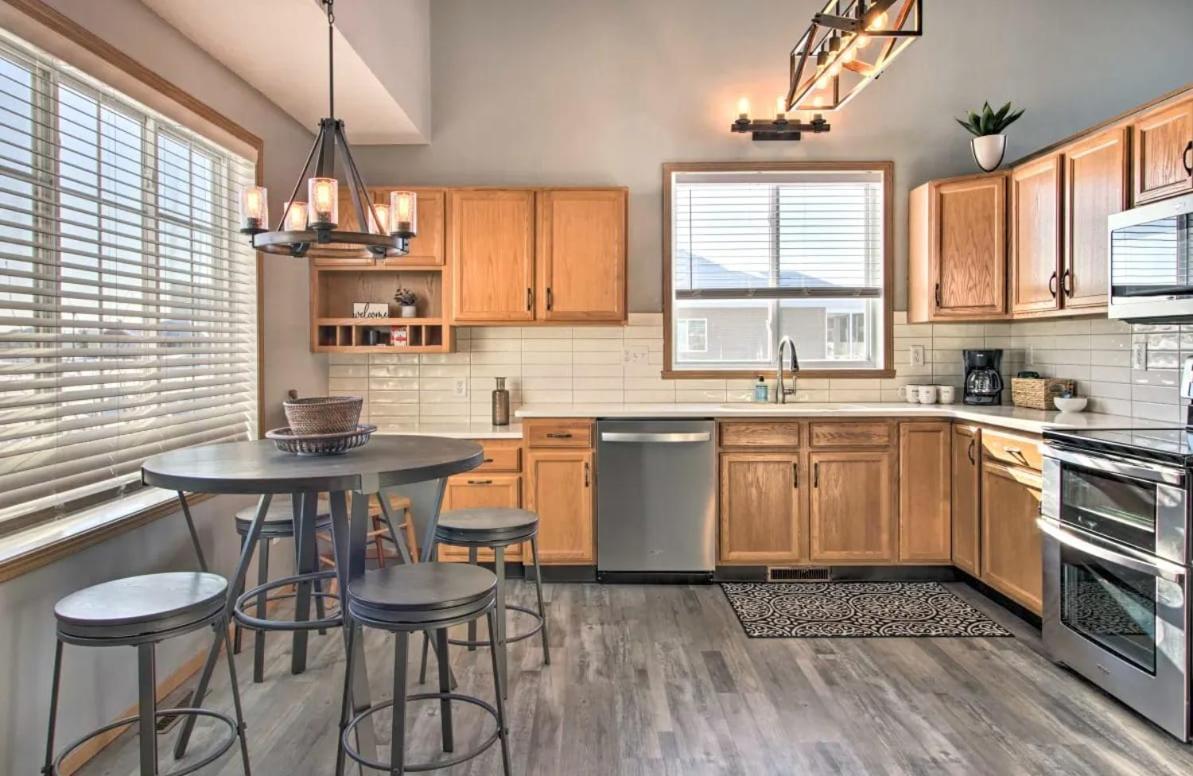 Welcoming West Fargo Retreat W Backyard Villa Exterior foto